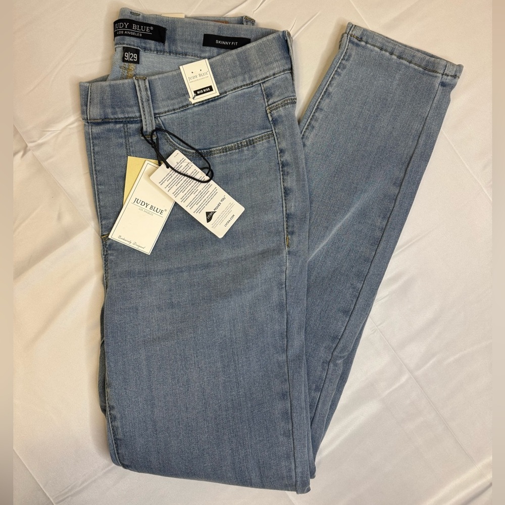 - NWT Judy Blue Light Blue Skinny Jeans Size 9/29